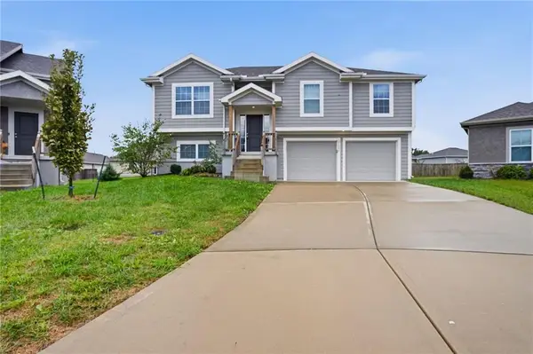 21806 Lucca Circle, Peculiar, MO 64078
