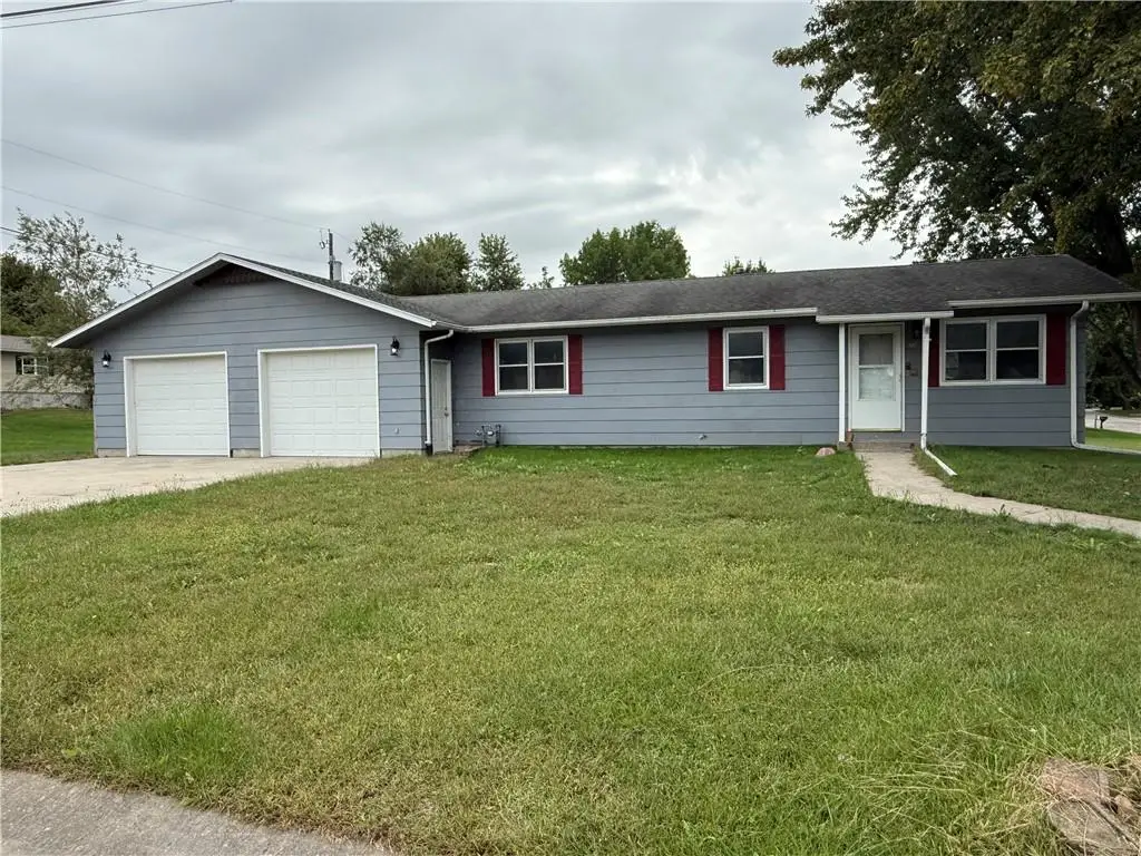 203 Mohawk Avenue, Hiawatha, KS 66434 - #1