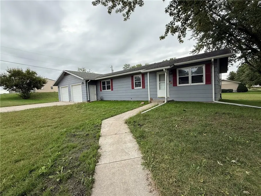 203 Mohawk Avenue, Hiawatha, KS 66434 - #2