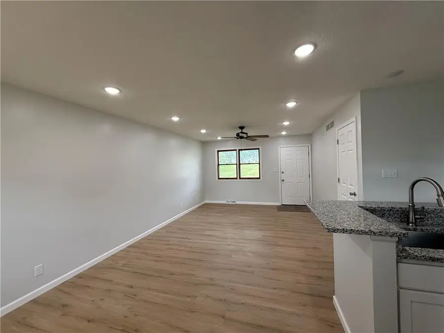 203 Mohawk Avenue, Hiawatha, KS 66434 - #3