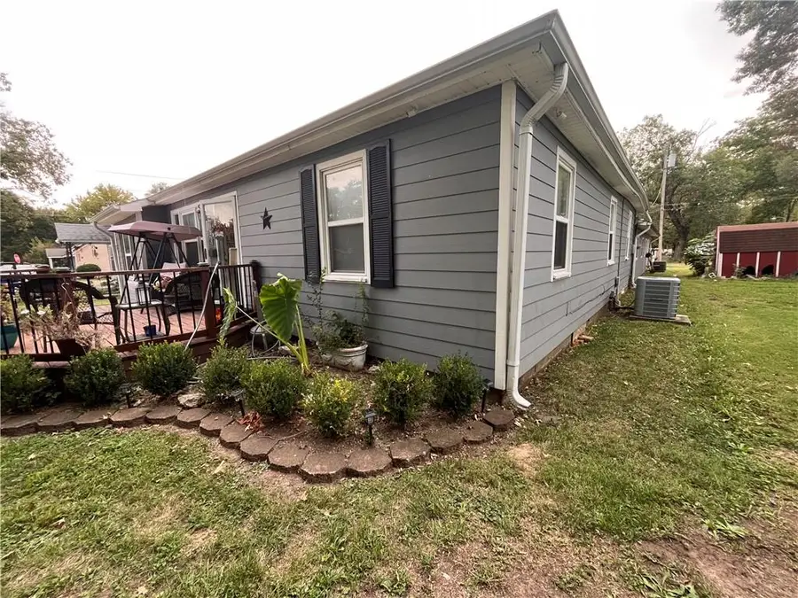 1725 S Central Avenue, Chanute, KS 66720 - #2
