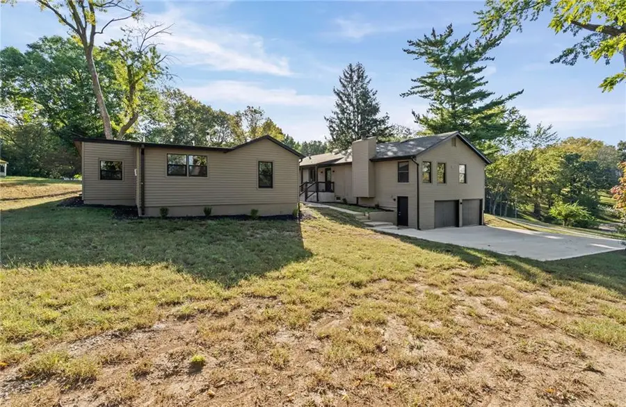 15800 Woods Chapel Road, Kansas City, MO 64139 - #2