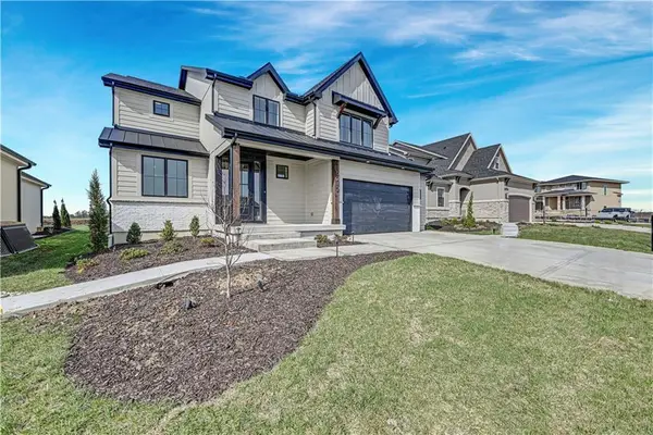 16201 Tomashaw Street, Olathe, KS 66062
