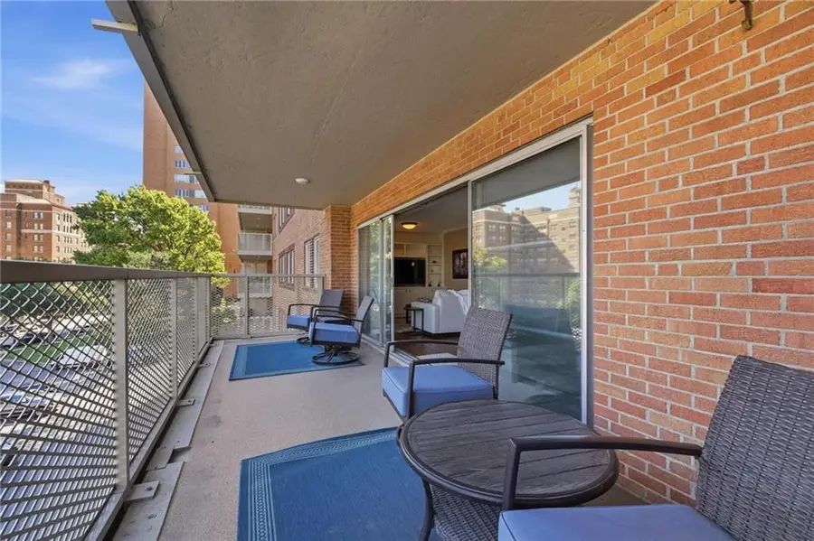 310 W 49th Street #201, Kansas City, MO 64112 - #2