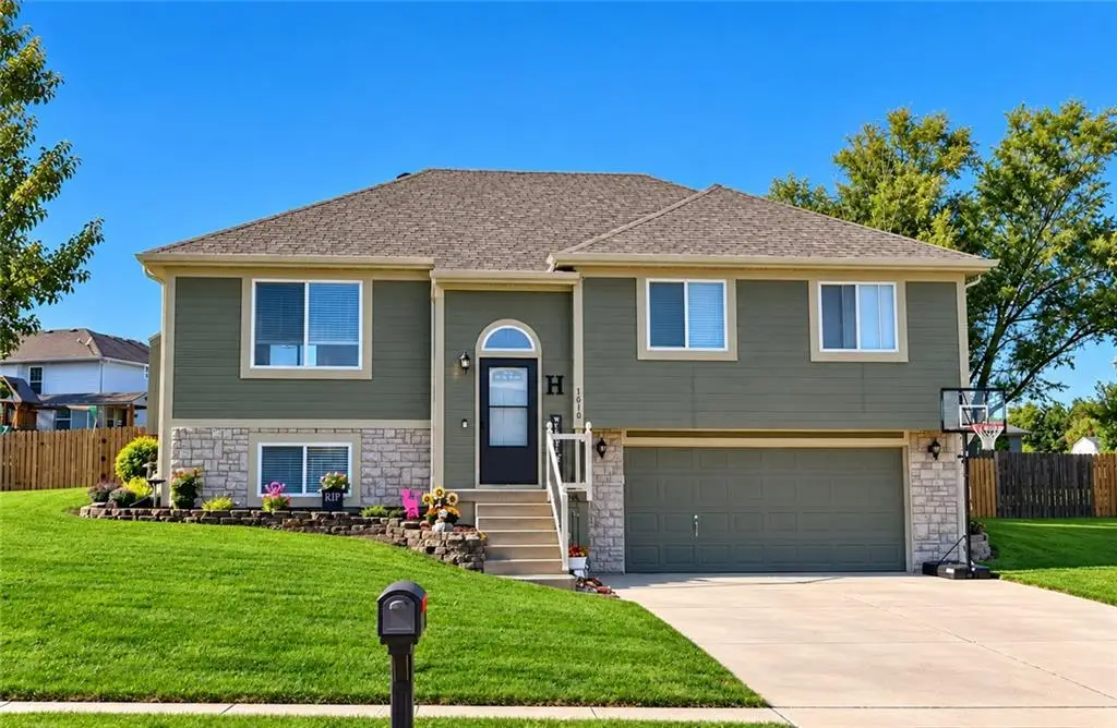 1010 E 16th Street, Kearney, MO 64060 - #1