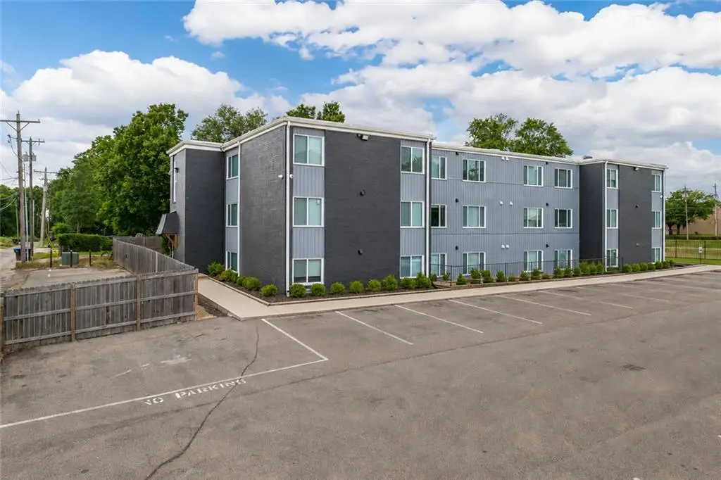 1306 SW Harrison Street, Topeka, KS 66612 - #1