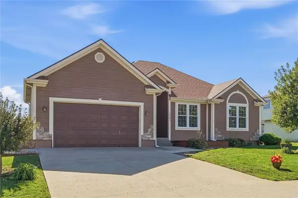 1301 SW 7th Street, Oak Grove, MO 64075