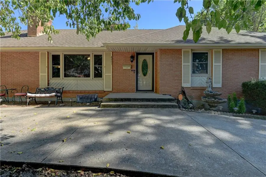 4803 Hedges Avenue, Kansas City, MO 64133 - #2