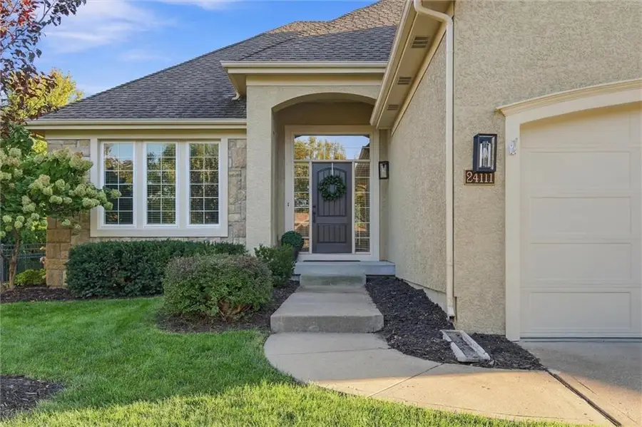 24111 W 121st Street, Olathe, KS 66061 - #3