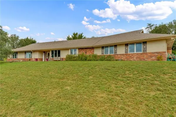 1058 E 932nd Road, Lawrence, KS 66047