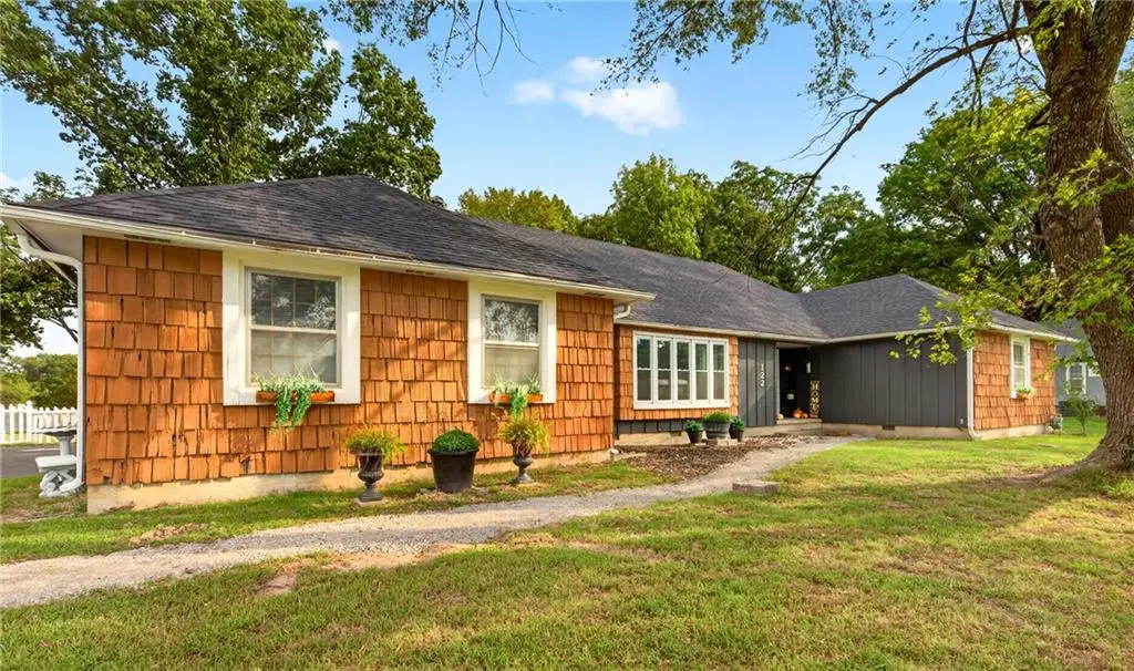 122 W Carlton Street, Frontenac, KS 66763 - #1