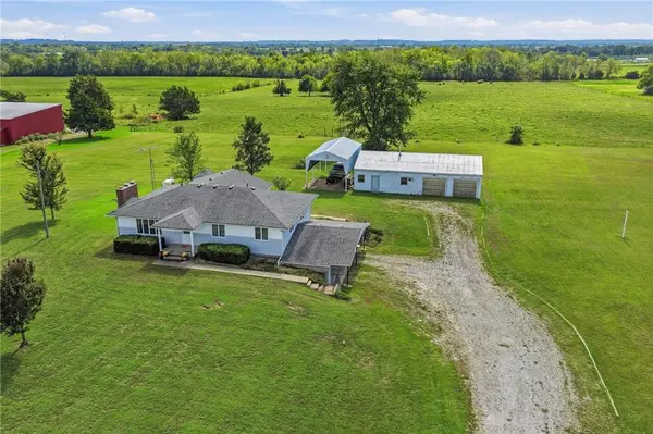 20275 E 1100 Road, Pleasanton, KS 66075