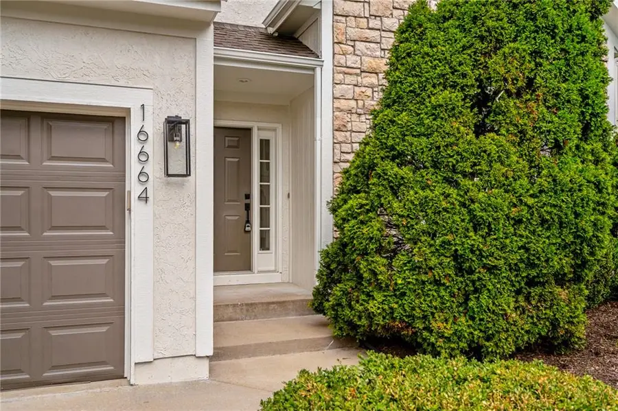 16664 W 155th Terrace, Olathe, KS 66062 - #3