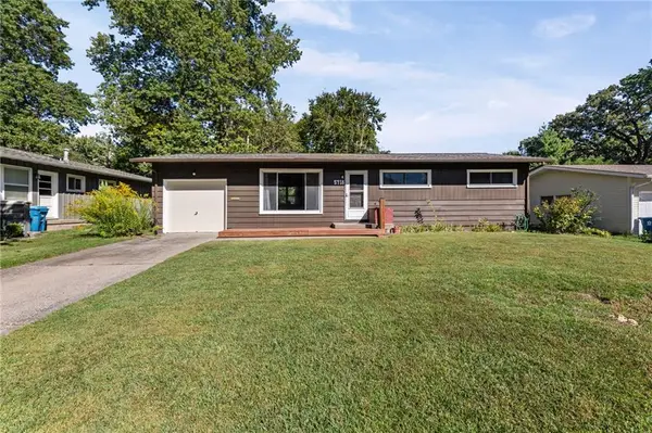 5718 W 75th Terrace, Prairie Village, KS 66208