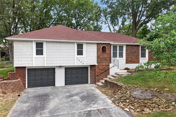 1324 SW 20th Street, Blue Springs, MO 64015