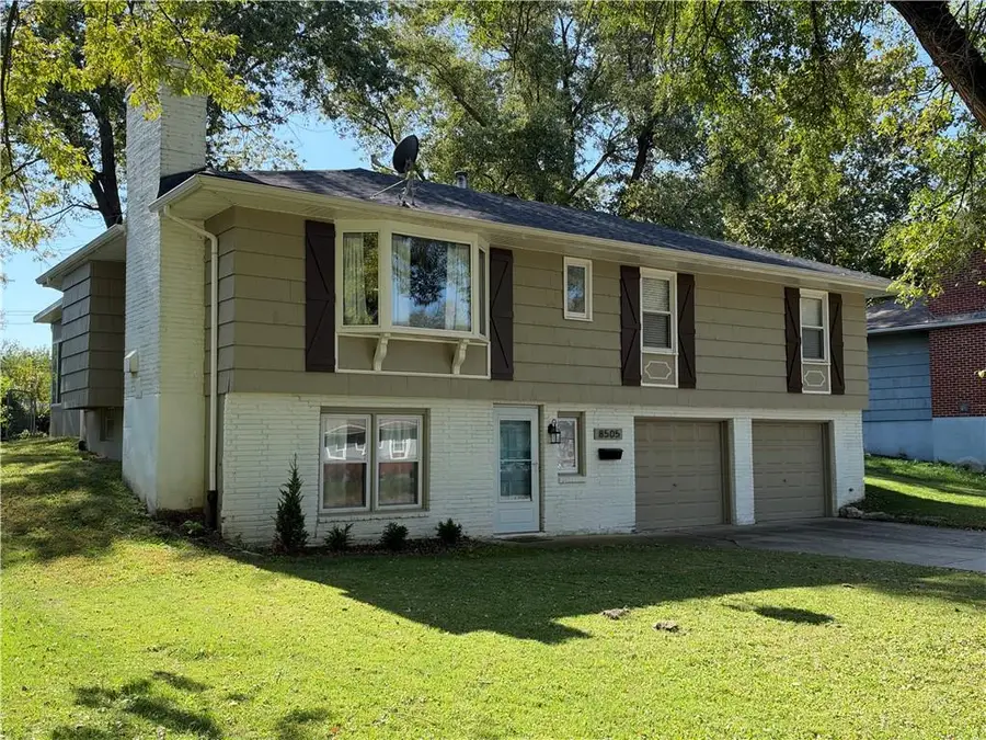 8505 E 109th Street, Kansas City, MO 64134 - #2