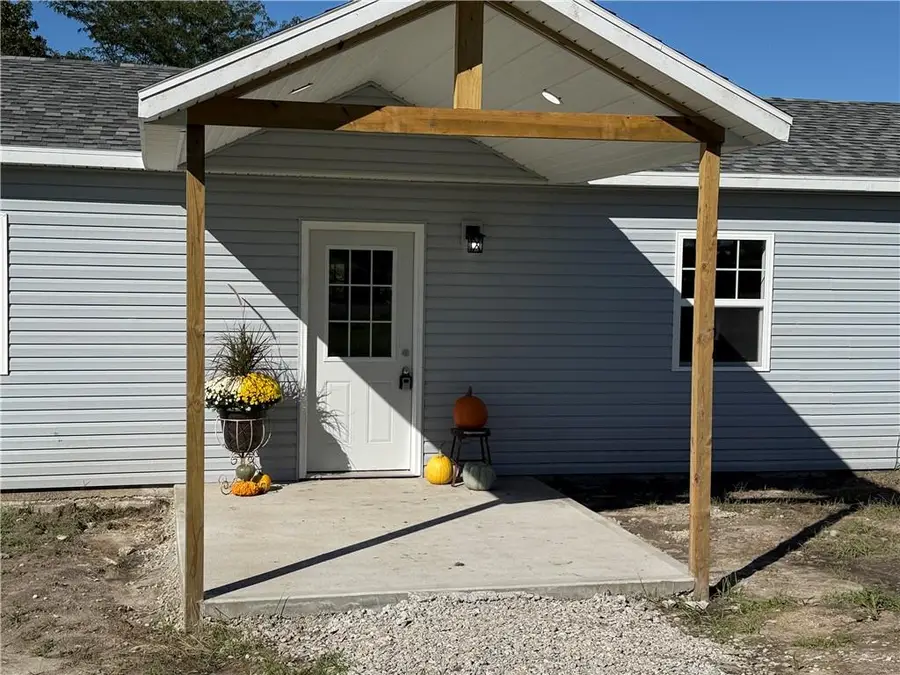 401 Walnut Street, Pattonsburg, MO 64670 - #2