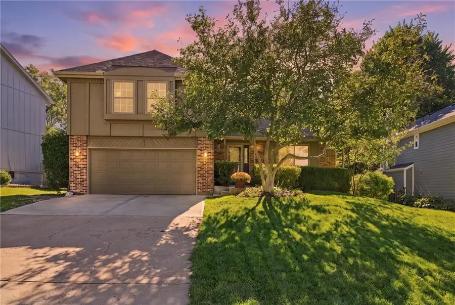 14715 S Arapaho Drive, Olathe, KS 66062 - #2
