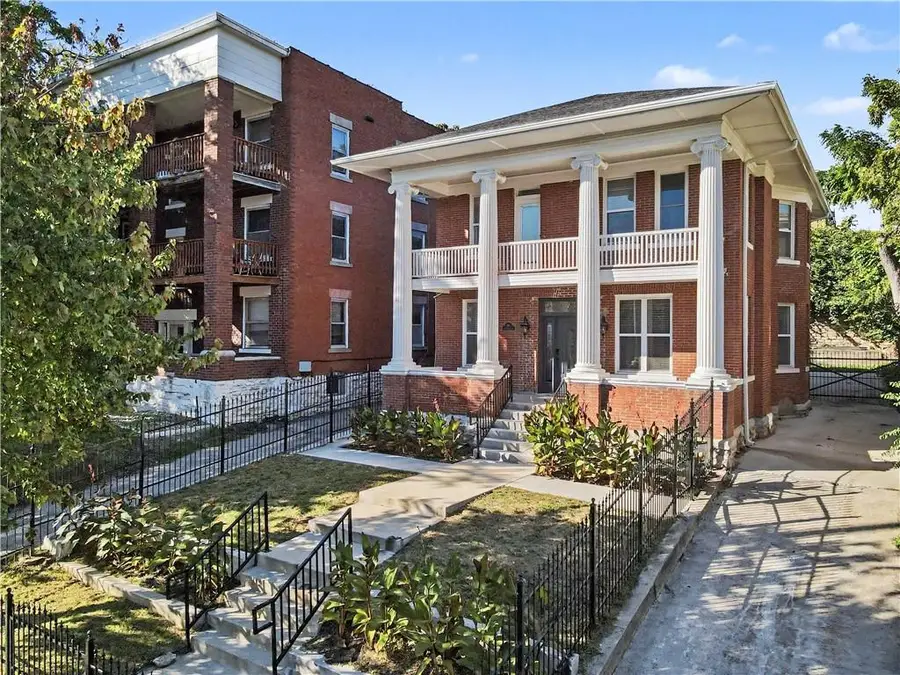 300 W 34 Street, Kansas City, MO 64111 - #2