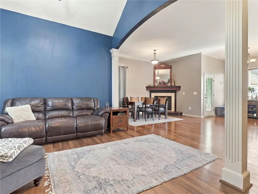 609 S Kisner Circle, Independence, MO 64056 - #3