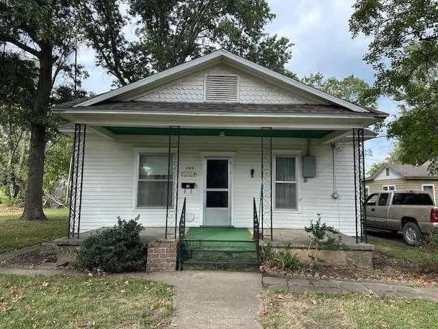 209 S Carbon Street, Girard, KS 66743 - #1