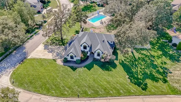 1226 Pembrooke Drive, Warrensburg, MO 64093