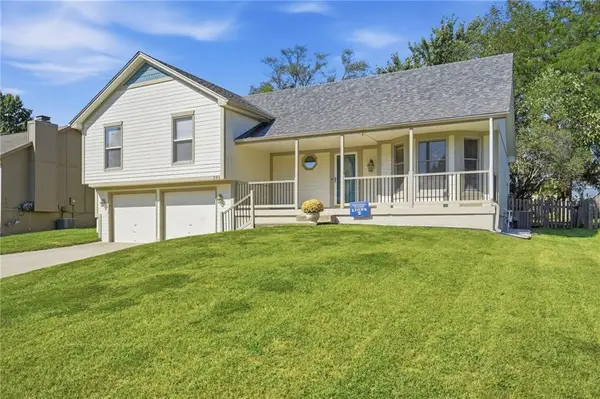 304 20th Avenue S, Greenwood, MO 64034