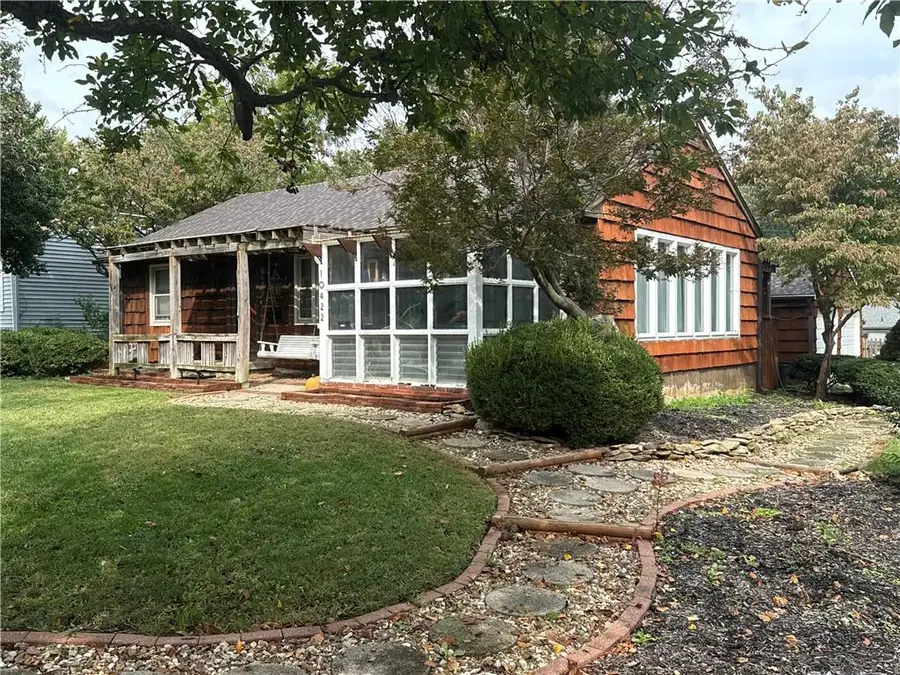10422 W 57th Street, Shawnee, KS 66203 - #2