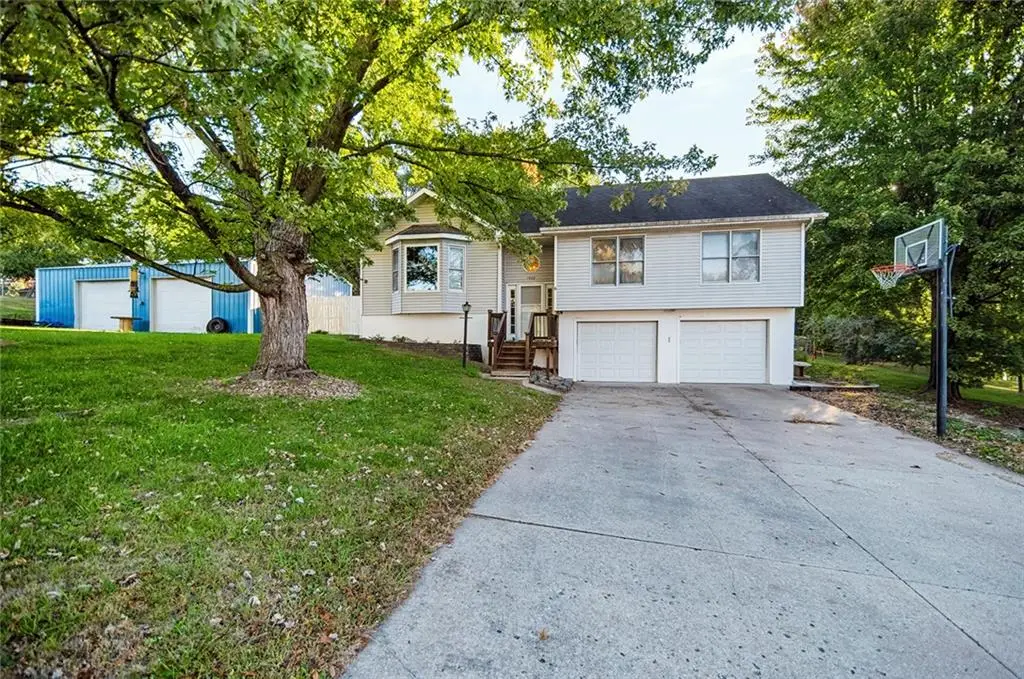 1402 N 15th Street, Atchison, KS 66002 - #1