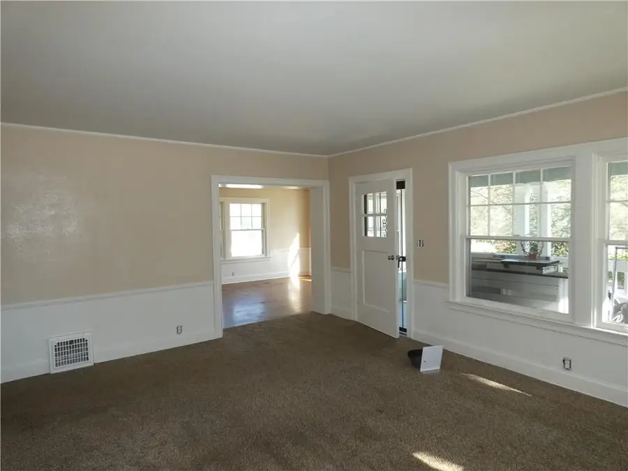 816 East Street, Parkville, MO 64152 - #3