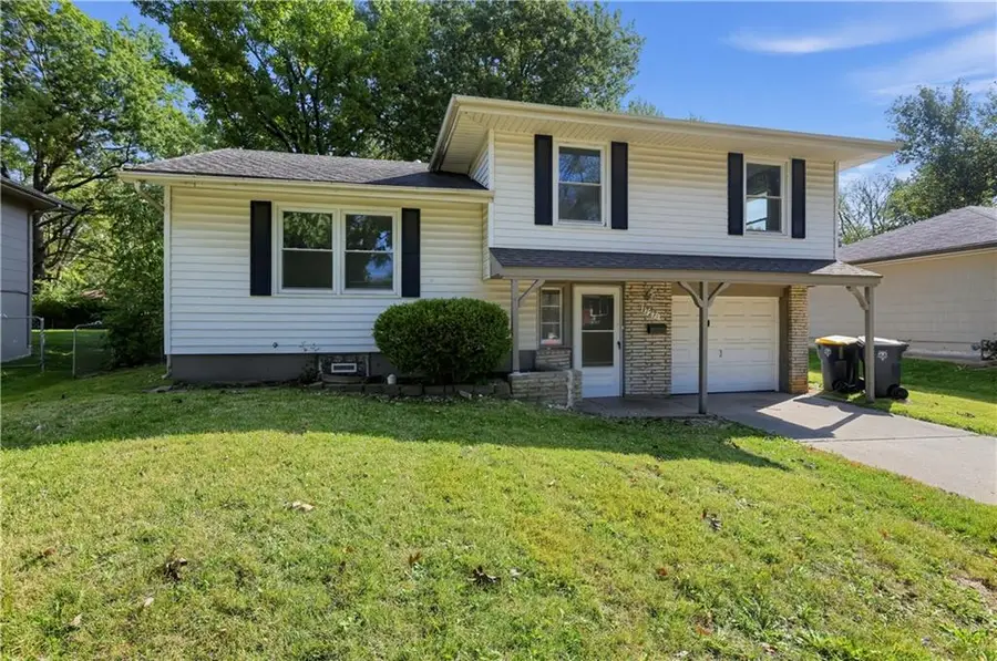 11727 Fremont Avenue, Kansas City, MO 64134 - #2