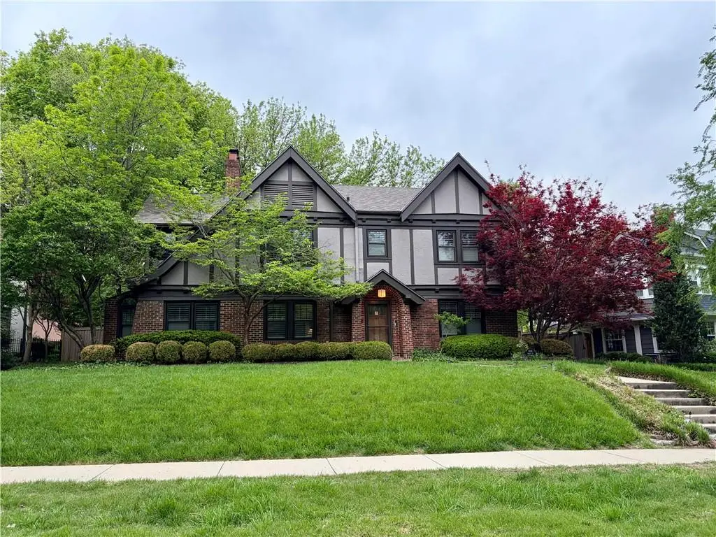6106 Summit Street, Kansas City, MO 64113 - #1
