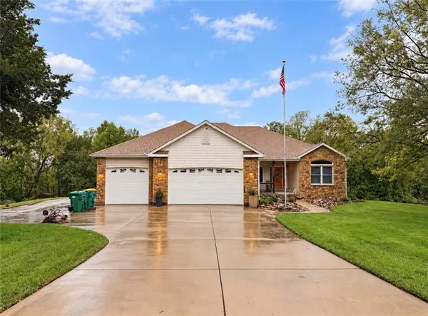 326 S Blue Grass Drive, Bonner Springs, KS 66012