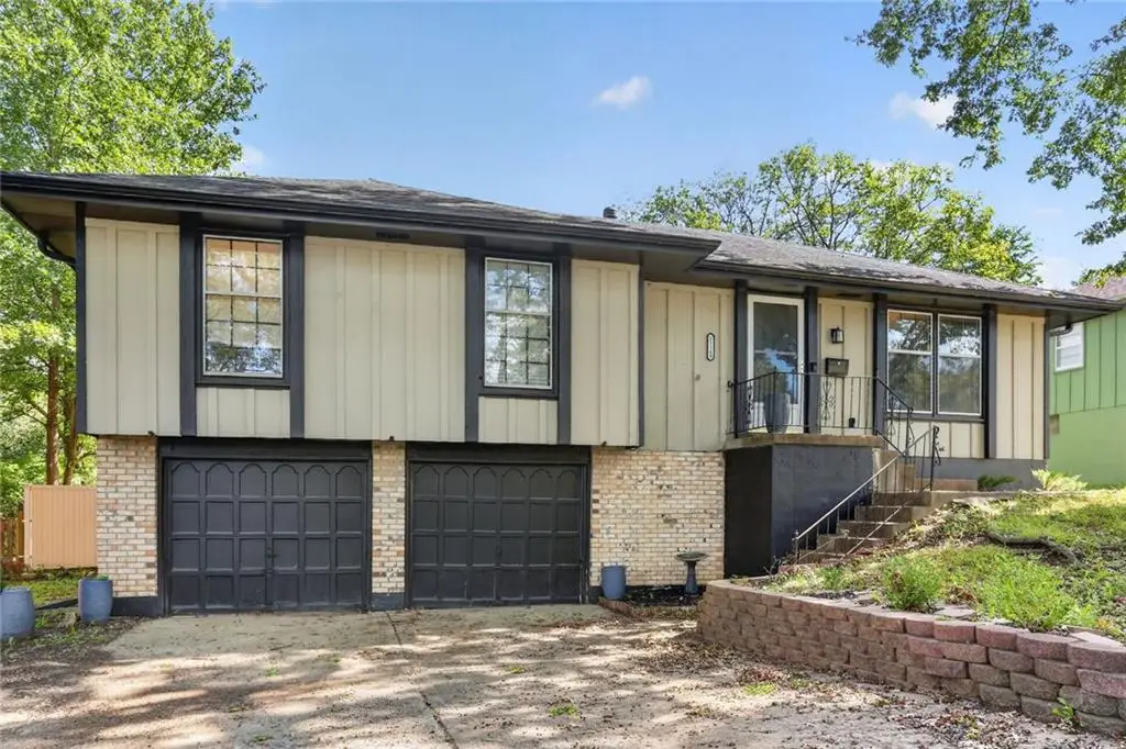 11149 Spring Valley Road, Kansas City, MO 64134 - #1