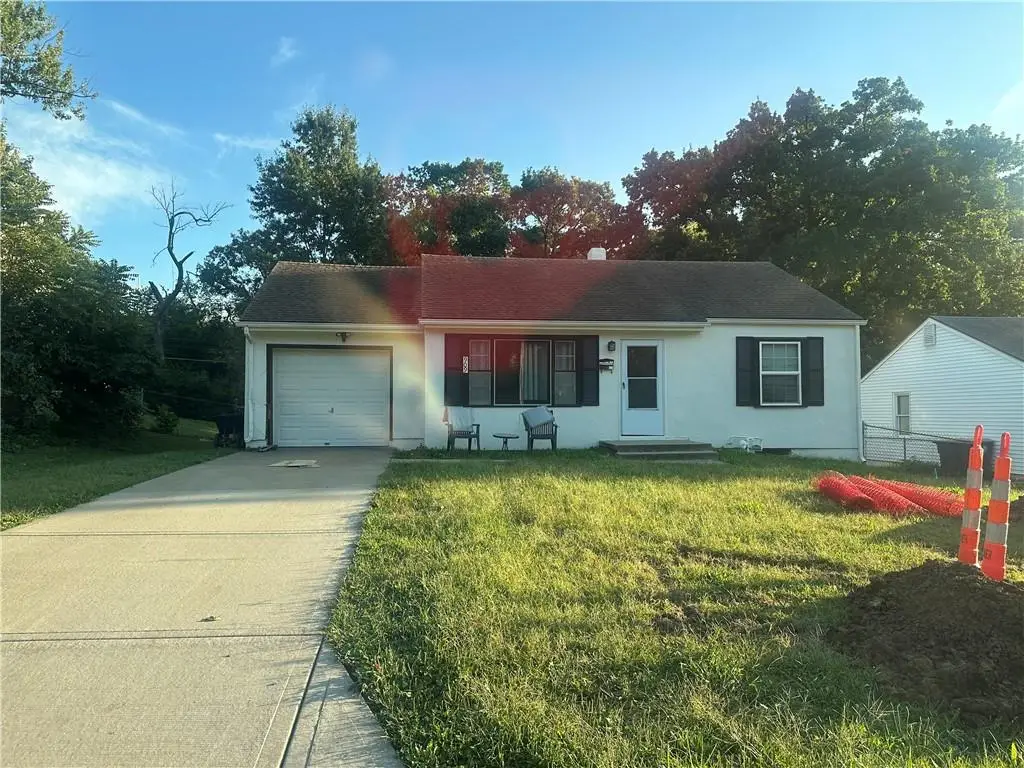 909 E 100th Terrace, Kansas City, MO 64131 - #1