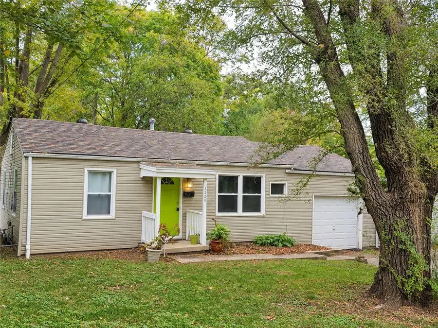 5520 Hardy Avenue, Raytown, MO 64133 - #2