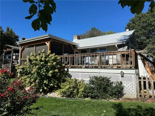 35 Emerald Shore Drive, Lake Tapawingo, MO 64015