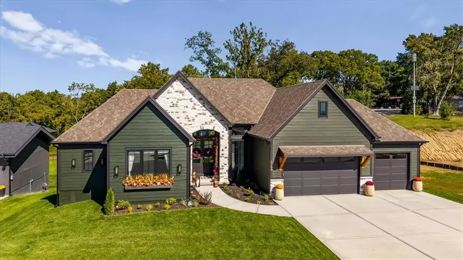 2150 NW Scenic View Drive, Riverside, MO 64150 - #2