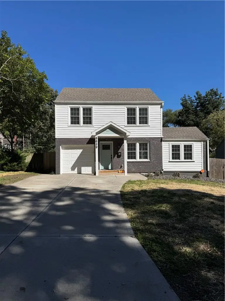 8639 Maiden Lane, Kansas City, MO 64114 - #1
