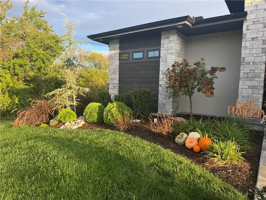 1016 Wilds Parkway, Greenwood, MO 64034 - #2