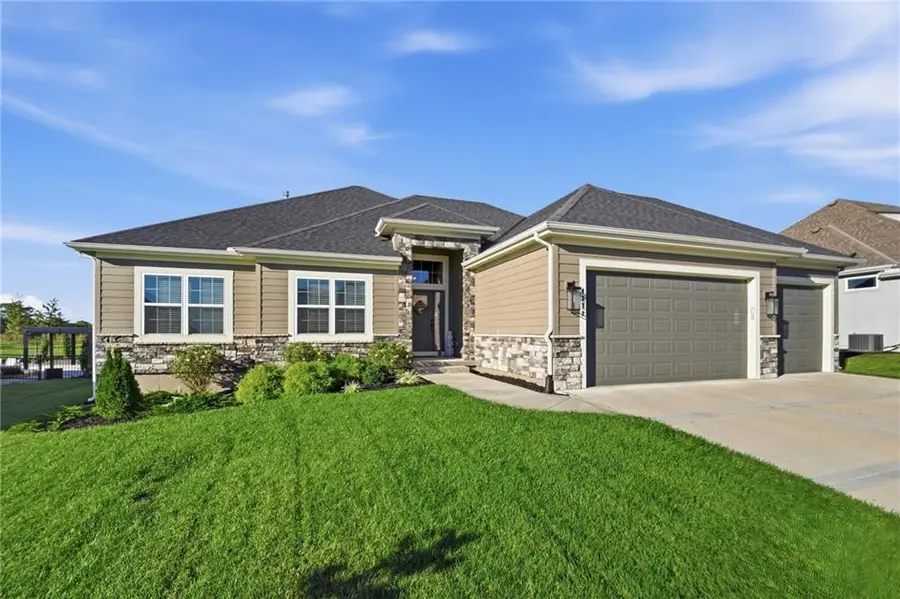 4372 Aspen Drive, Basehor, KS 66007 - #2