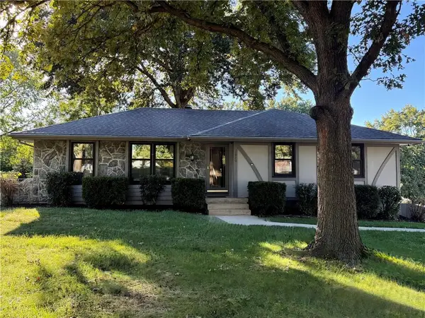 7920 N Euclid Avenue, Kansas City, MO 64118