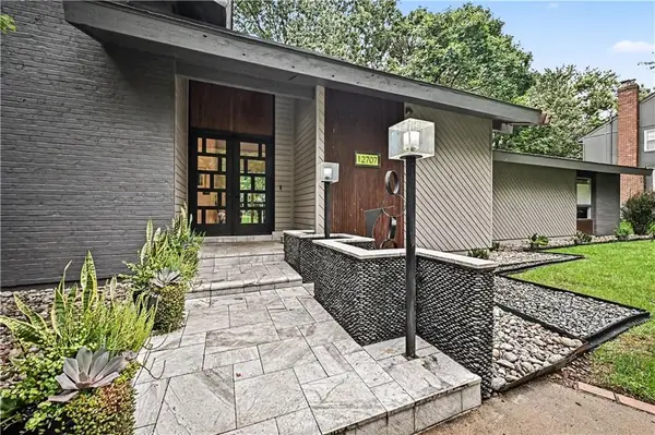 12707 Cherokee Lane, Leawood, KS 66209