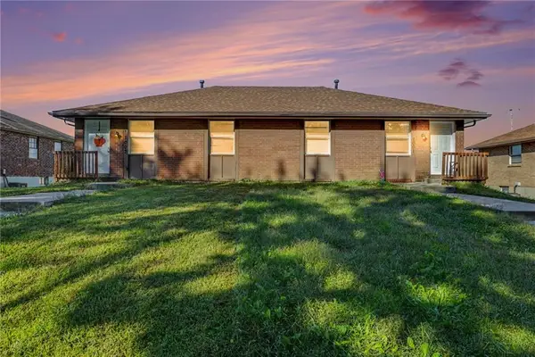 1001 -1003 SW Kings Cross Road, Blue Springs, MO 64014