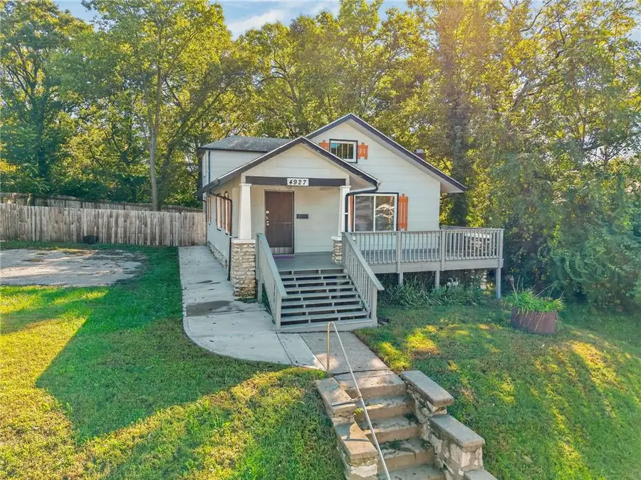 4927 Woodland Avenue, Kansas City, MO 64110 - #2