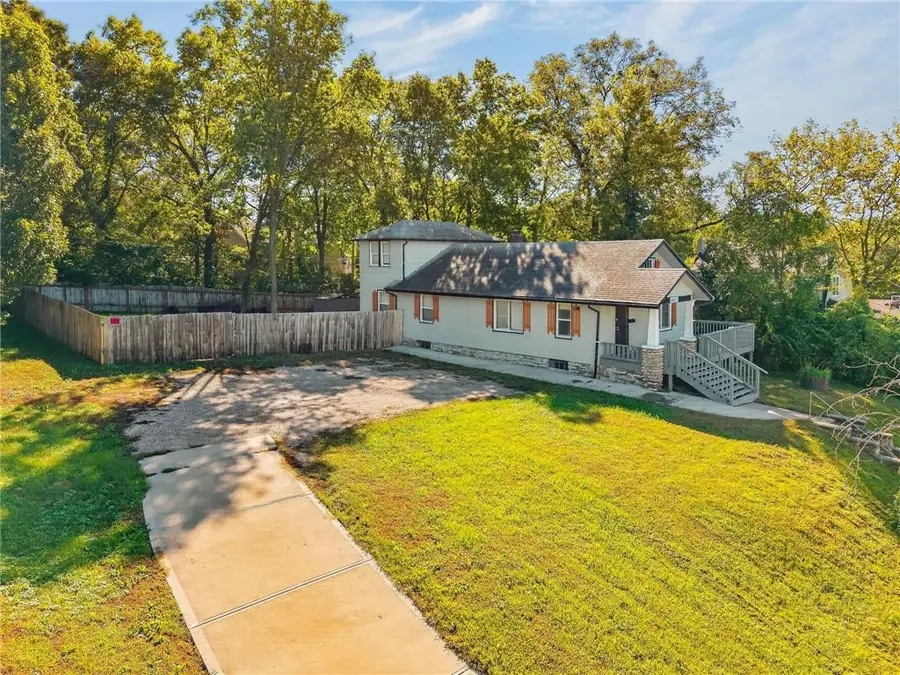 4927 Woodland Avenue, Kansas City, MO 64110 - #3