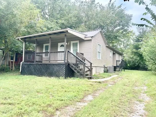 810 S Woodbury Street, Independence, MO 64050 - #1