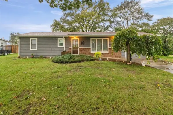 205 S Westview Road, McLouth, KS 66054
