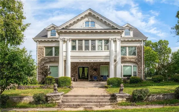 1810 E 48th Terrace, Kansas City, MO 64130