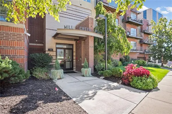4521 Wornall Road #201, Kansas City, MO 64111